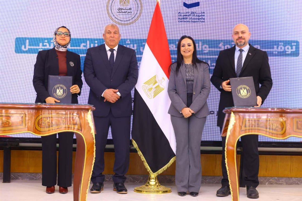 وزيرة التضامن ومحافظ الوادي الجديد يشهدان توقيع 5 بروتوكولات تعاون