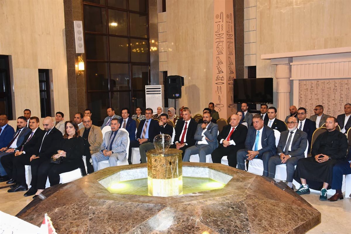 السفير نبيل حبشى مع أبناء الخارجية &nbsp;المصرية فى السعودية &nbsp;، فيتو&nbsp;