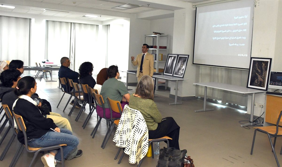 محاضرة عن فن الترميم والتوثيق الفوتوغرافي للمباني التاريخية