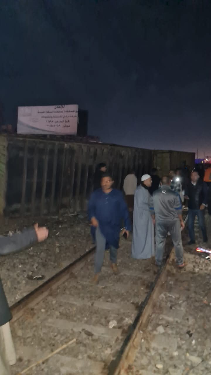 10صور ترصد تأثر المنازل بفعل انقلاب حاويات قطار بطوخ، فيتو