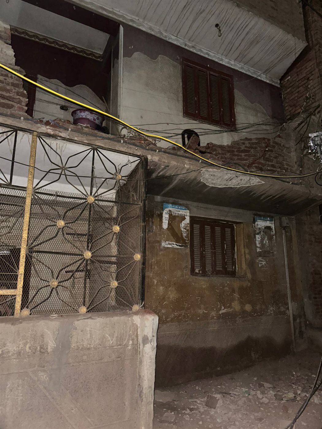 10صور ترصد تأثر المنازل بفعل انقلاب حاويات قطار بطوخ، فيتو