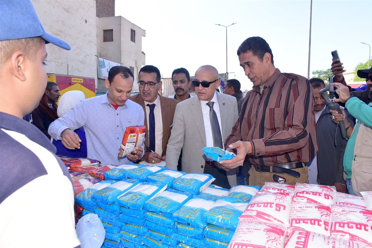 افتتاح سوق اليوم الواحد ببندر الأقصر