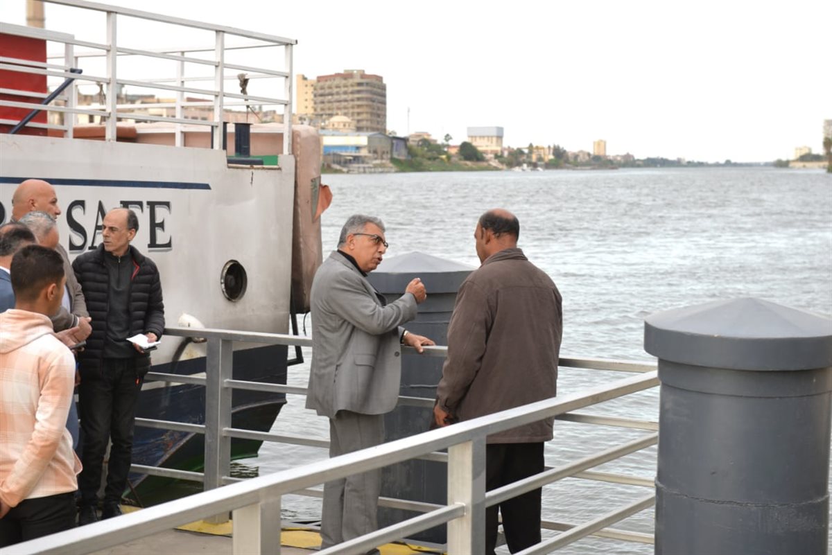 محافظ الدقهلية يتفقد الأتوبيس النهري والمكتبة العامة بالمنصورة