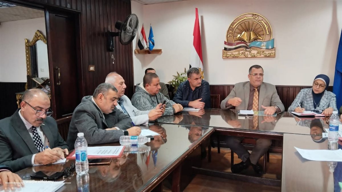 وكيل الوزارة يجتمع مع مع المهندسة جيهان حسين مدير عام هيئة الابنية التعليمية