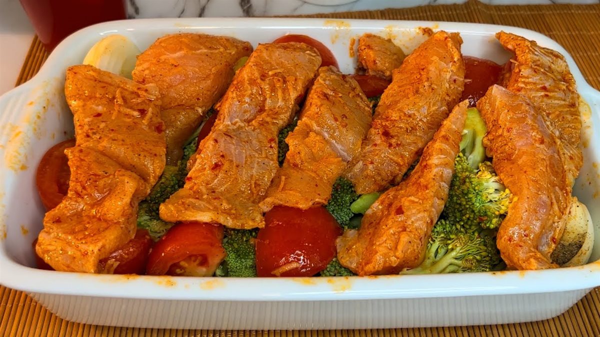 طريقة السمك بالفرن مع الخضار