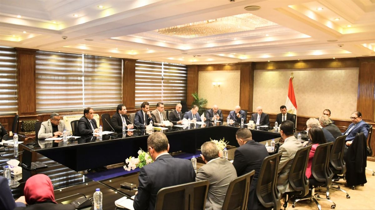 وزير الرياضة يناقش مع اللجنة الطبية طرق التعامل مع حالات الموت القلبي المفاجئ