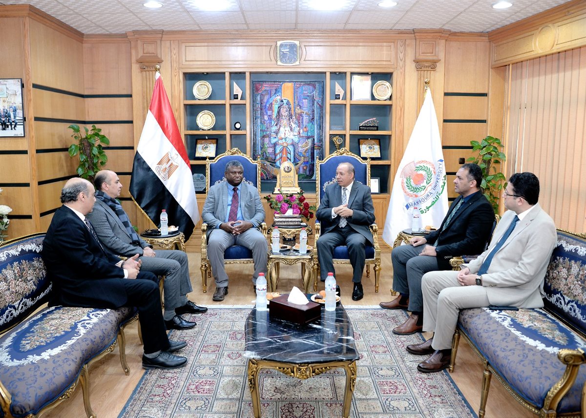 رئيس جامعة المنصورة يستقبل وزير صحة جامبيا&nbsp;