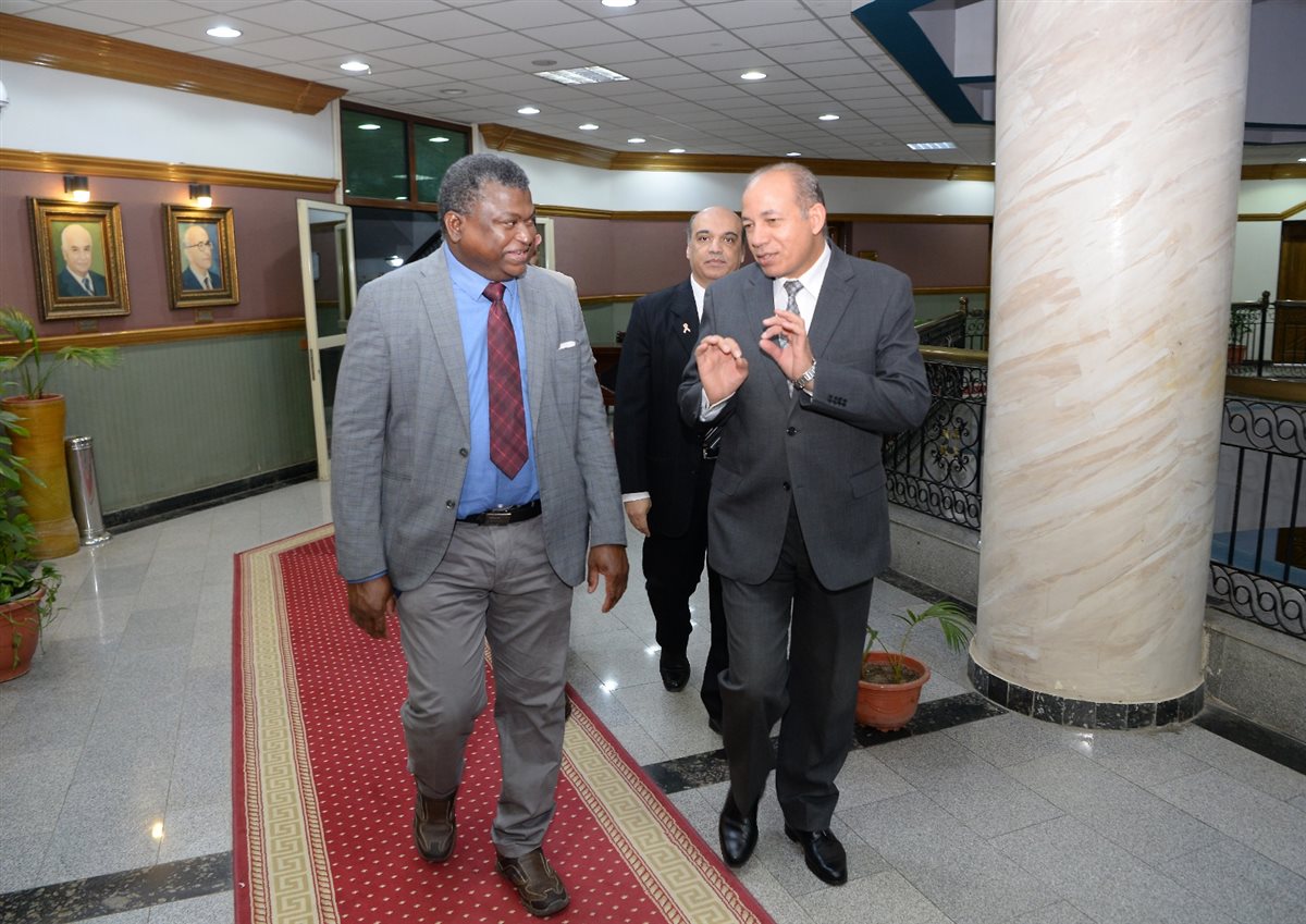 رئيس جامعة المنصورة يستقبل وزير صحة جامبيا&nbsp;