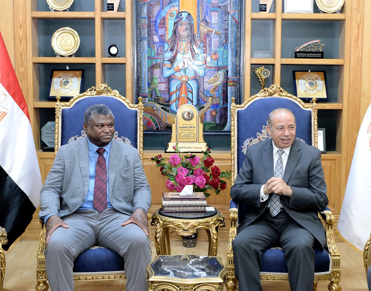 رئيس جامعة المنصورة يستقبل وزير صحة جامبيا&nbsp;