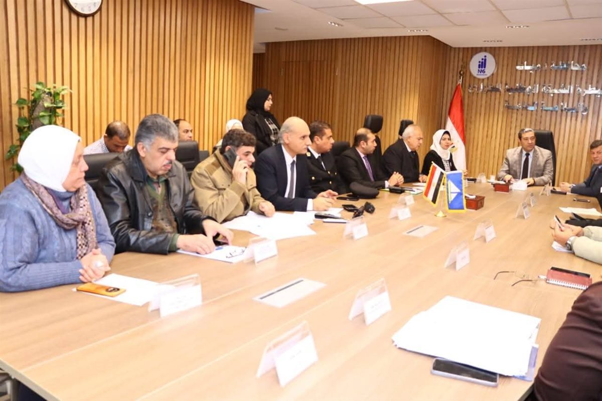 محافظ دمياط يتابع اللجان الانتخابية من داخل الشبكة الوطنية