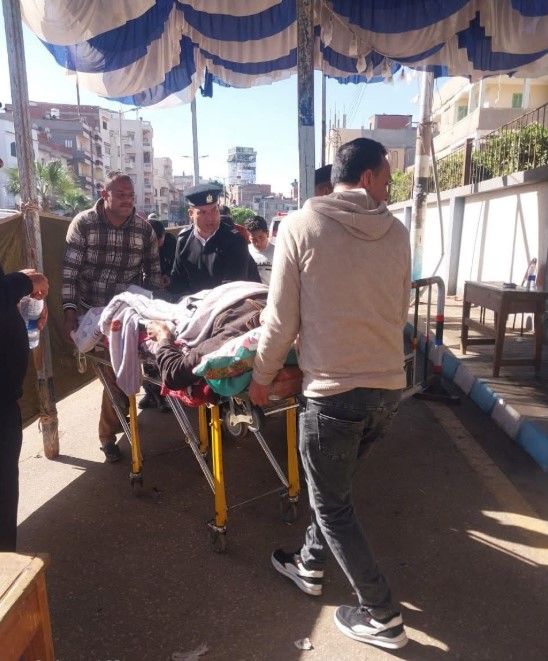 اقبال كبير علي لجنة امام ناصف بالزرقا، ومريض يصر علي الادلاء بصوته رغم ظروفه الصحية