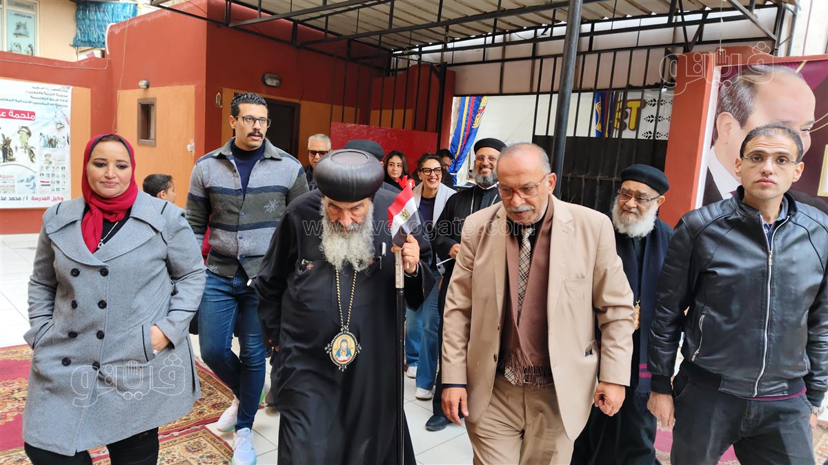 مطران بورسعيد يدلي بصوته الانتخابي، فيتو