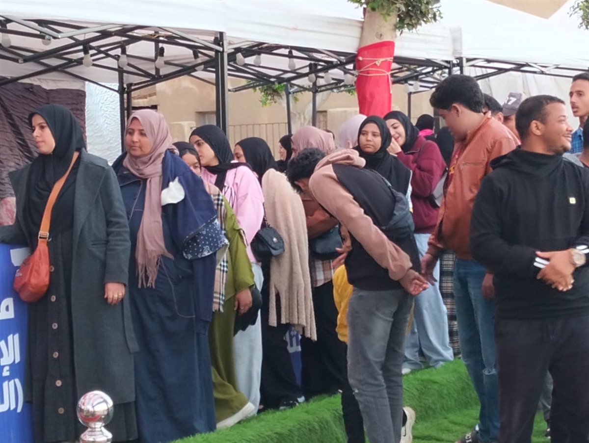 جانب من توافد الناخبات، فيتو