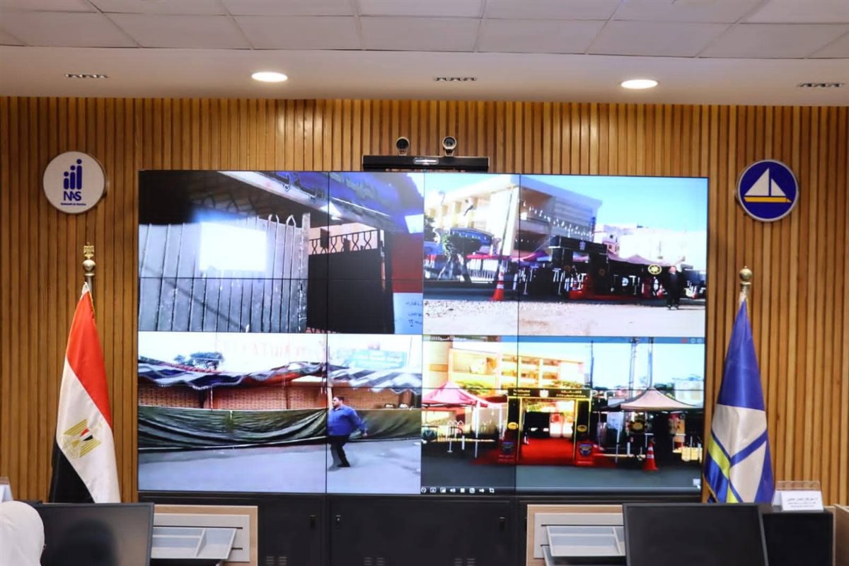 لجنة متابعة الانتخابات من داخل مركز سيطرة الشبكة الوطنية للطوارئ والسلامة العامة