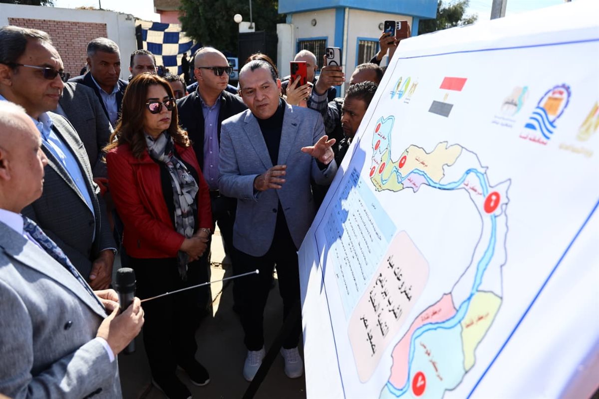 وزيرة التنمية المحلية تتفقد مشروع مصنع المعالجة الميكانيكية بقنا