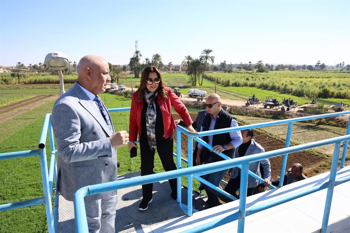 وزيرة التنمية المحلية تتفقد مشروع مصنع المعالجة الميكانيكية بقنا