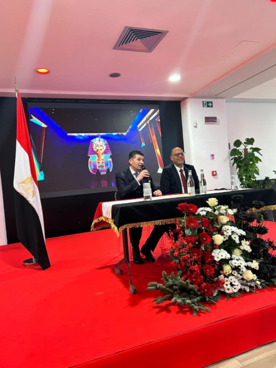 وزير العمل يختتم زيارته لإيطاليا بلقاء الجالية المصرية