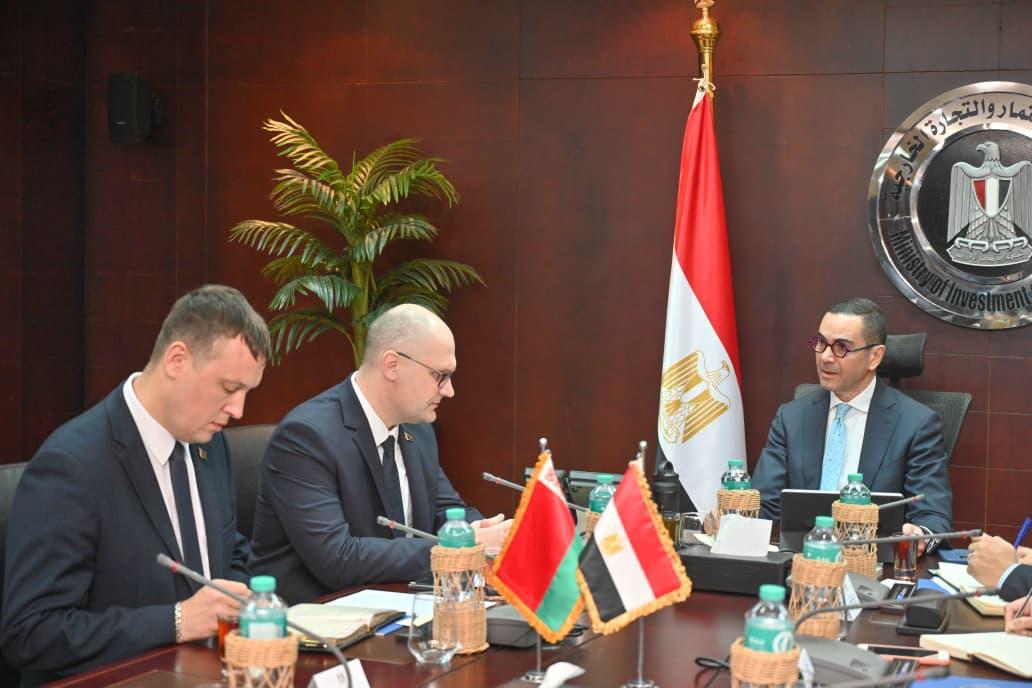 وزير الاستثمار يلتقى سفير بيلاروسيا بالقاهرة