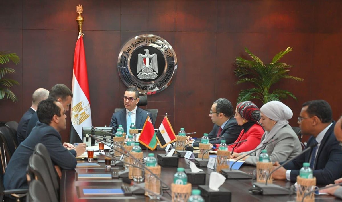 وزير الاستثمار يلتقى سفير بيلاروسيا بالقاهرة