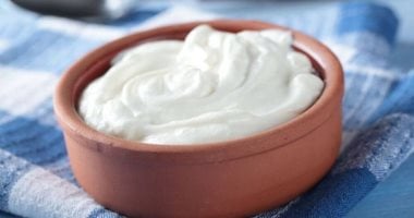 طريقة عمل الزبادي كامل الدسم