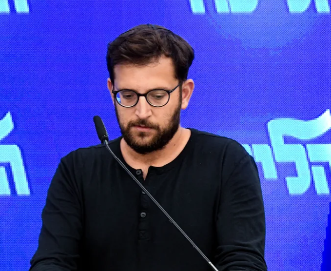 يوناتان اوريخ مستشار بنيامين نتنياهو المتهم بتسريب معلومات وتلقيه رشوة، فيتو