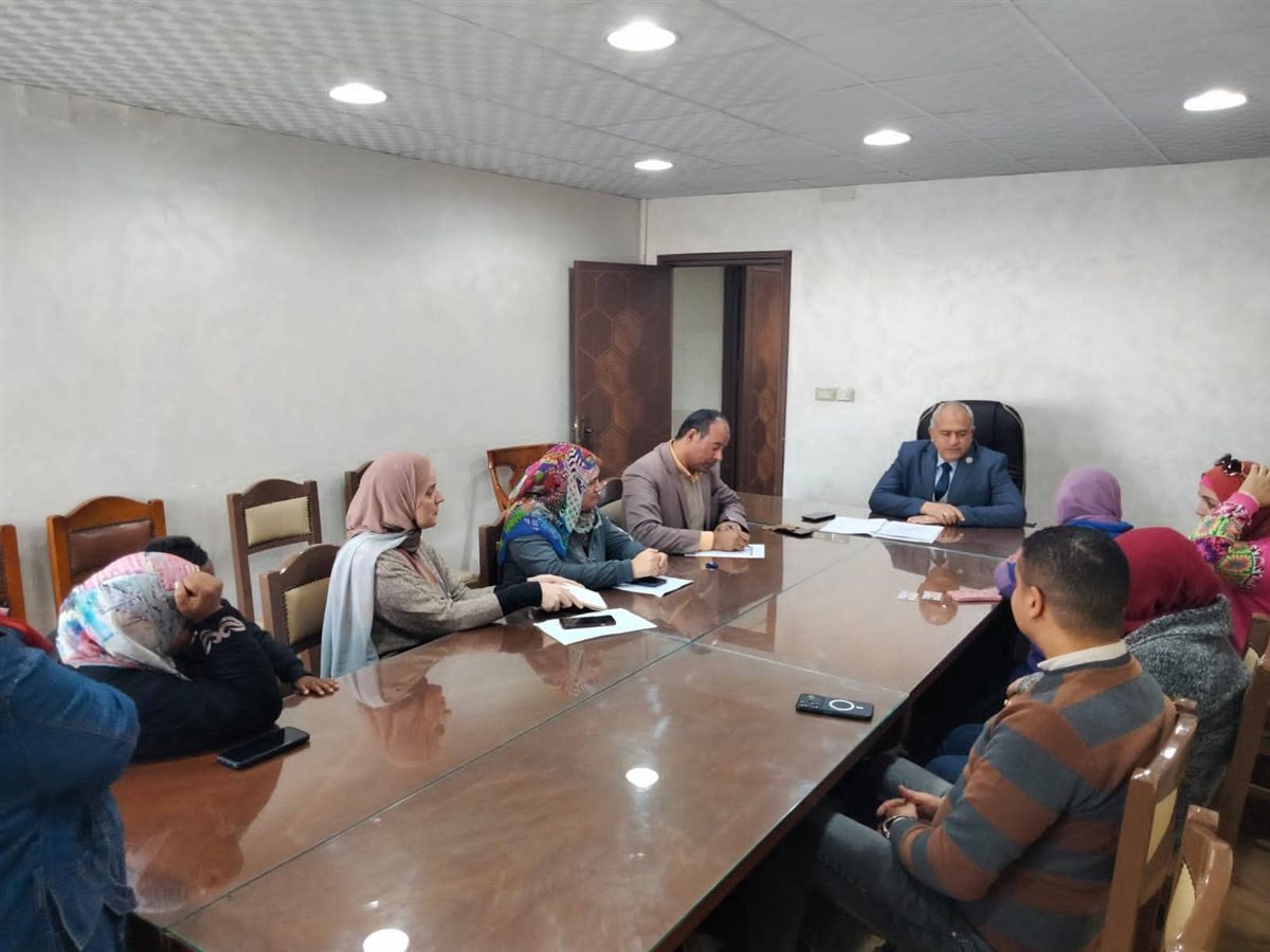 السكرتير العام المساعد يعقد اجتماع لجنة تسكين الحالات المستحقة للوحدات السكنية الاولى بالرعاية