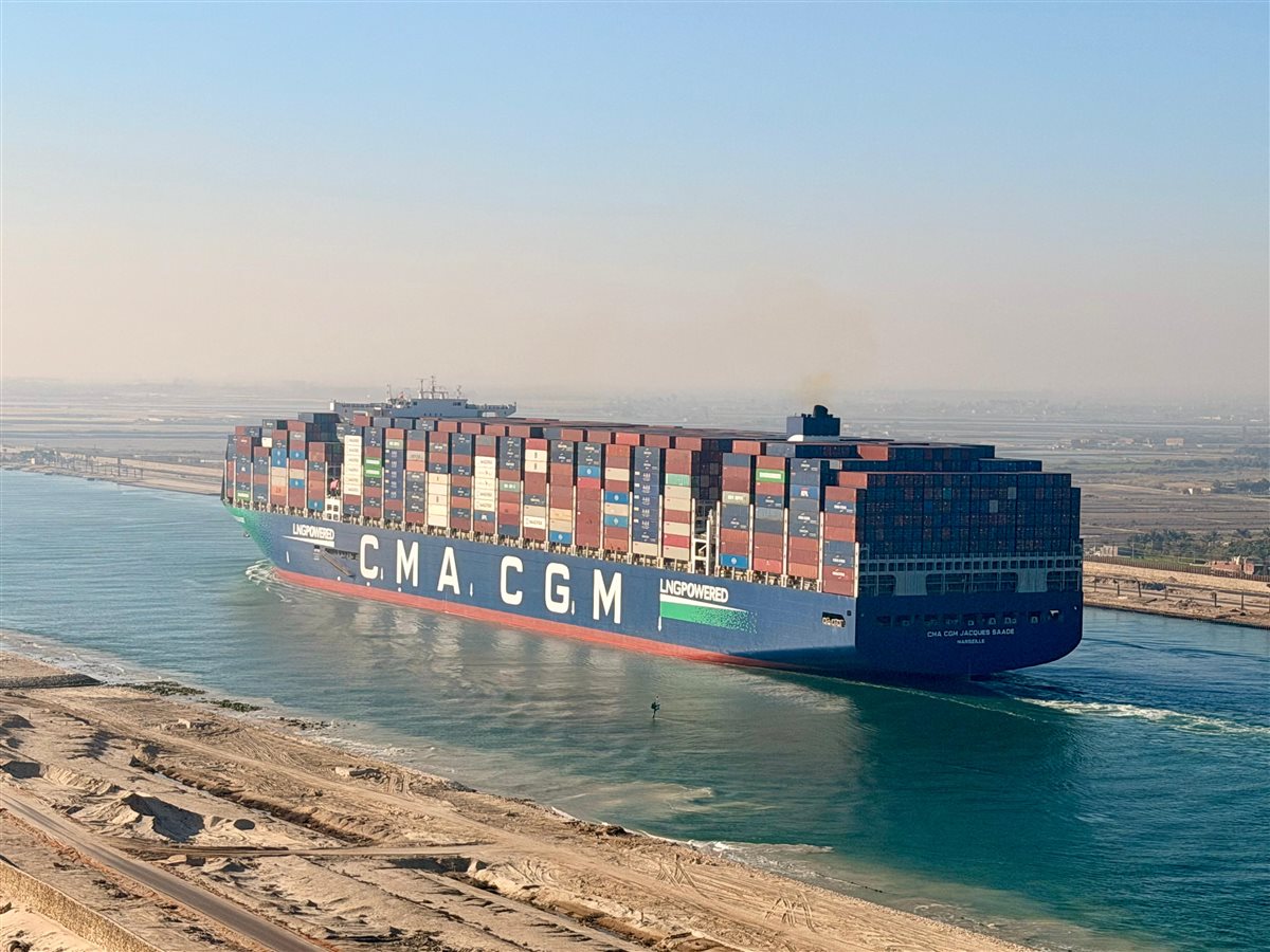 جانب من عبور السفن من قناة السويس، فيتو