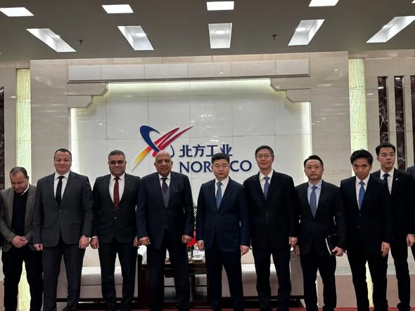 وزير الكهرباء يبحث مع رئيس 