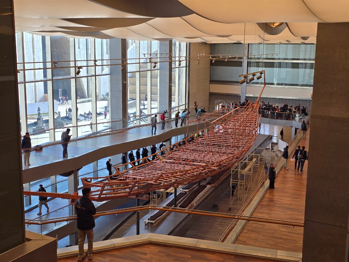 تركيب مركب خوفو بمقرها الجديد