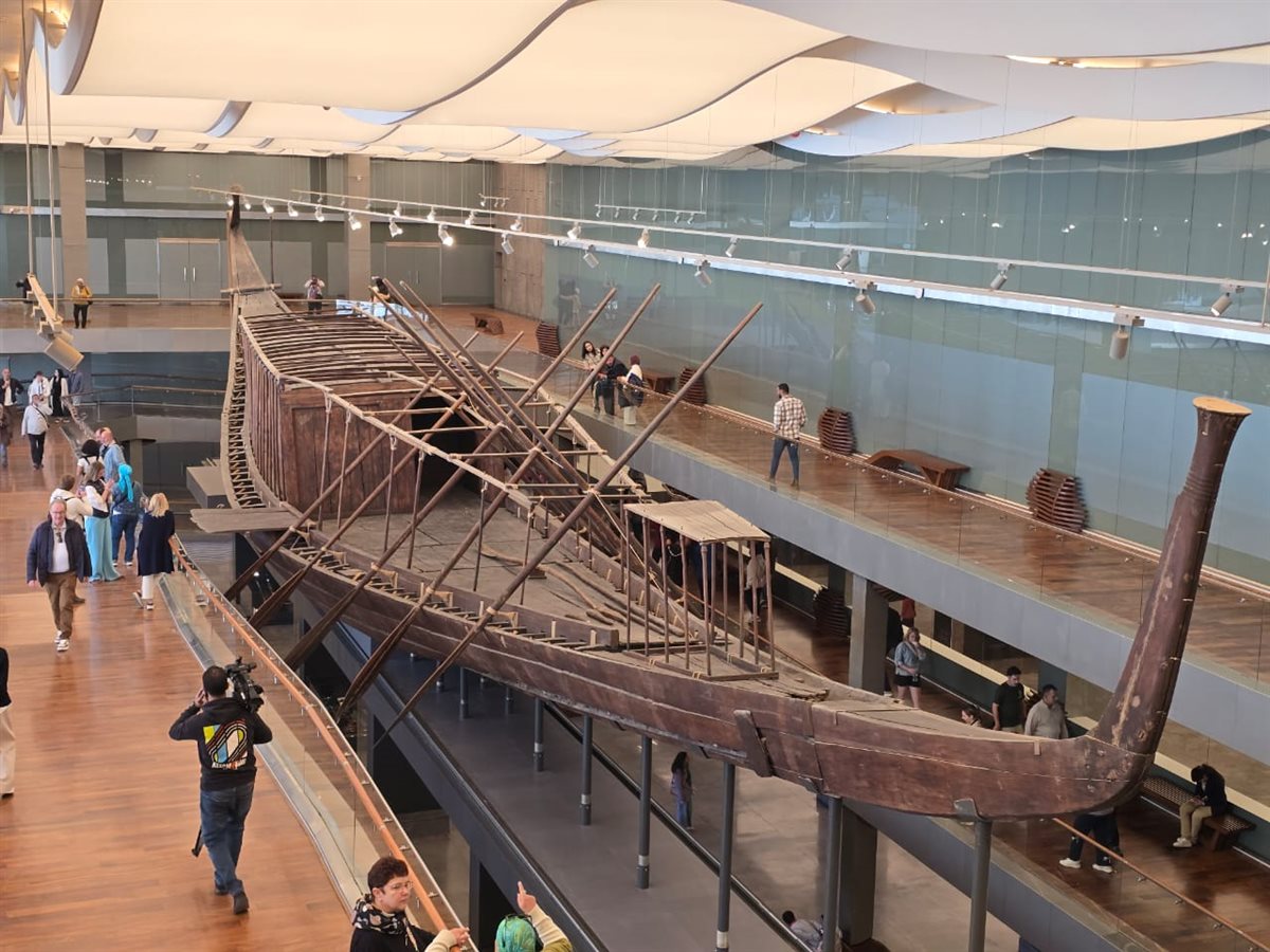 تركيب مركب خوفو بمقرها الجديد