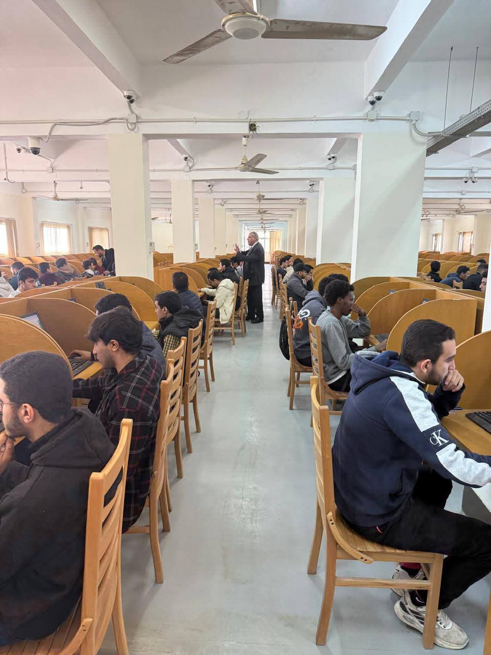 أول تجربة امتحان إلكتروني 