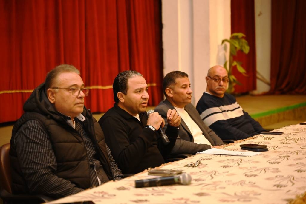 نادي الصيد يجتمع بالأجهزة الفنية والطبية ويشدد على الالتزام بالأكواد الطبية