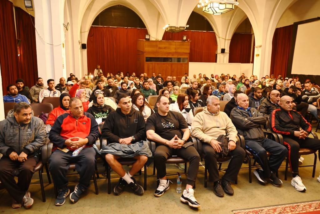 نادي الصيد يجتمع بالأجهزة الفنية والطبية ويشدد على الالتزام بالأكواد الطبية