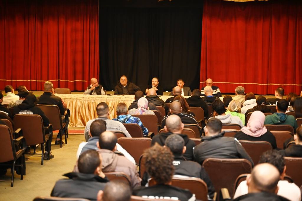 نادي الصيد يجتمع بالأجهزة الفنية والطبية ويشدد على الالتزام بالأكواد الطبية