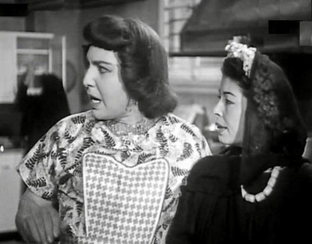 عادل خيرى فى دور نسائى&nbsp;