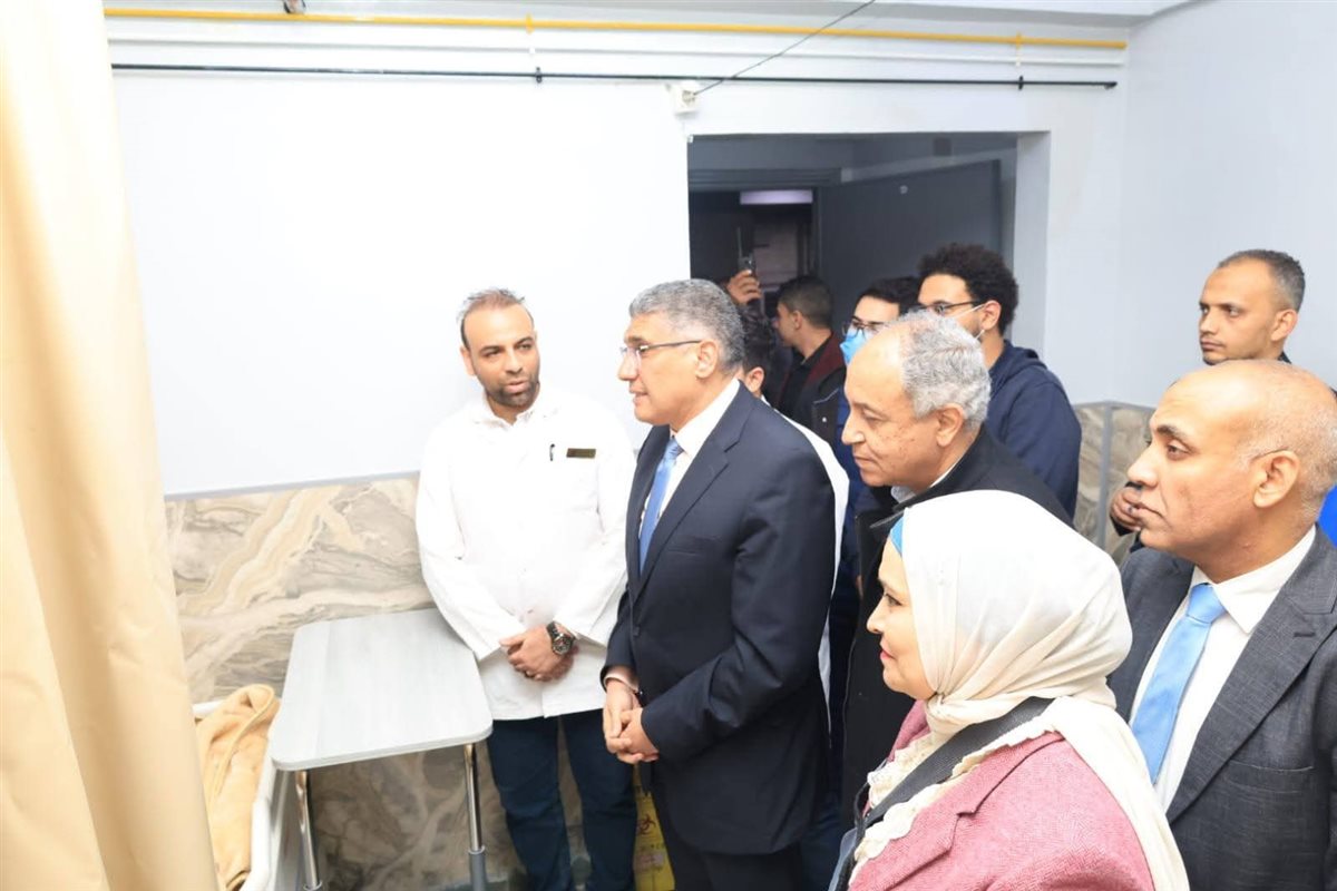 محافظ الجيزة يفتتح قسم رعاية المخ والأعصاب