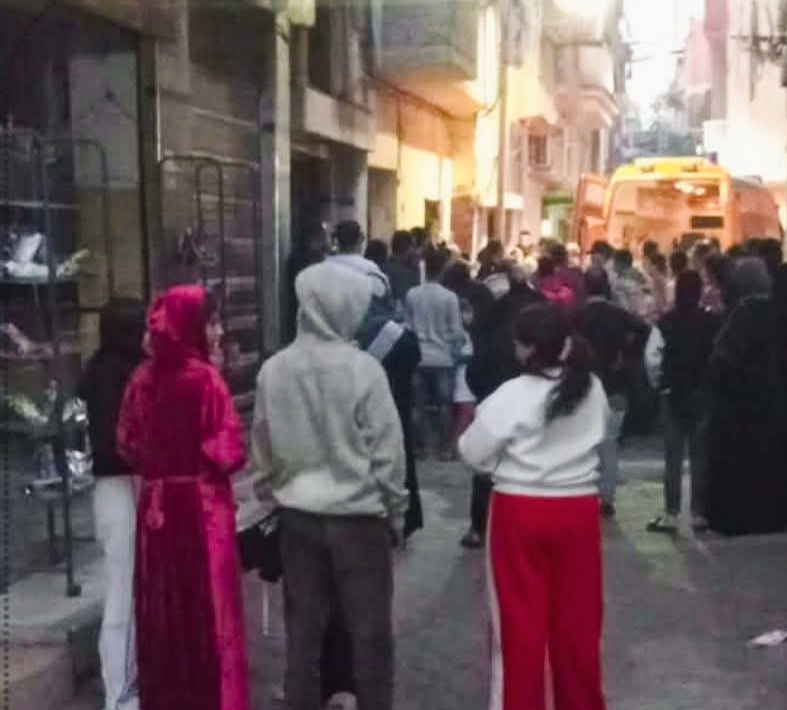 إصابة شخص إثر سقوطه من الطابق الثالث أثناء تركيب ستارة بلكونة بسوق اللبن بالمحلة