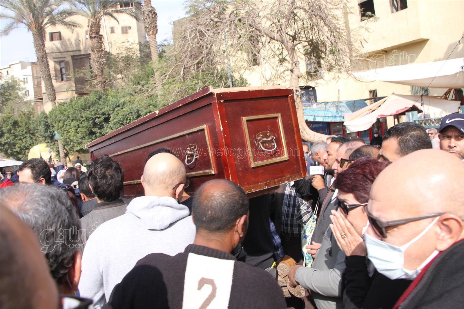 تشييع جثمان الإعلامية عزة الإتربي من مسجد السيدة نفيسة (5)