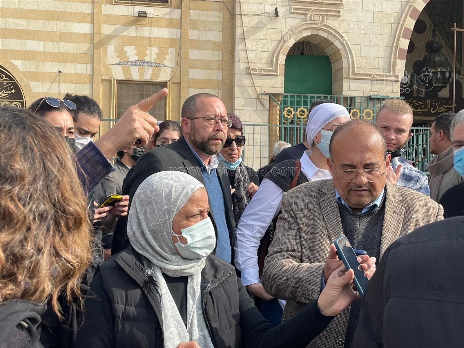 تشييع جثمان الإعلامية عزة الإتربي من مسجد السيدة نفيسة (1)