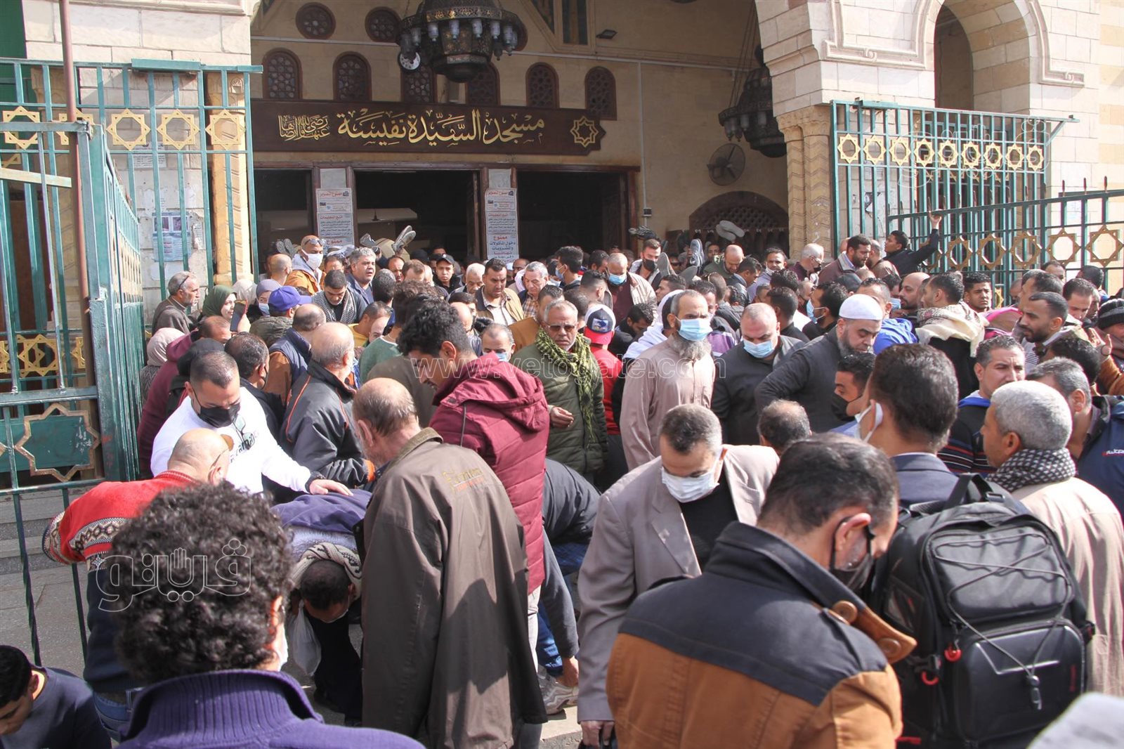 تشييع جثمان الإعلامية عزة الإتربي من مسجد السيدة نفيسة (4)