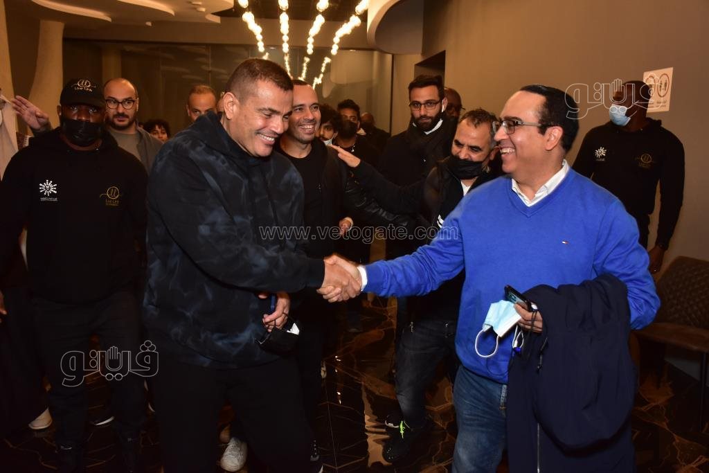 عمرو دياب في نص الليل بعد انتهاءه من حفلته بموسم الرياض (7)