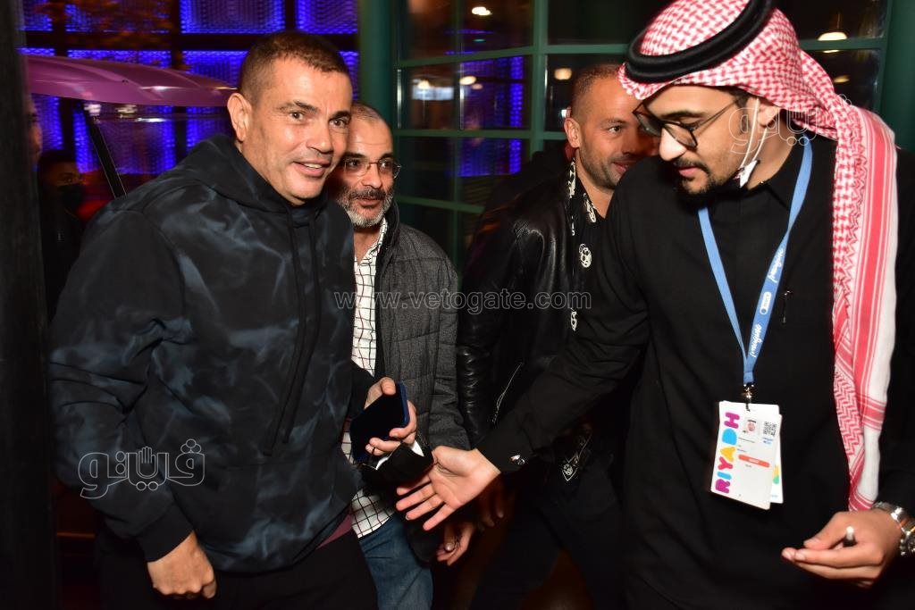 عمرو دياب في نص الليل بعد انتهاءه من حفلته بموسم الرياض (18)