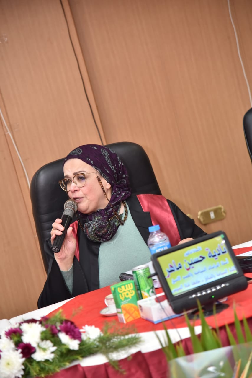 الباحث محمد سرور أثناء مناقشة رسالة الماجستير (16)