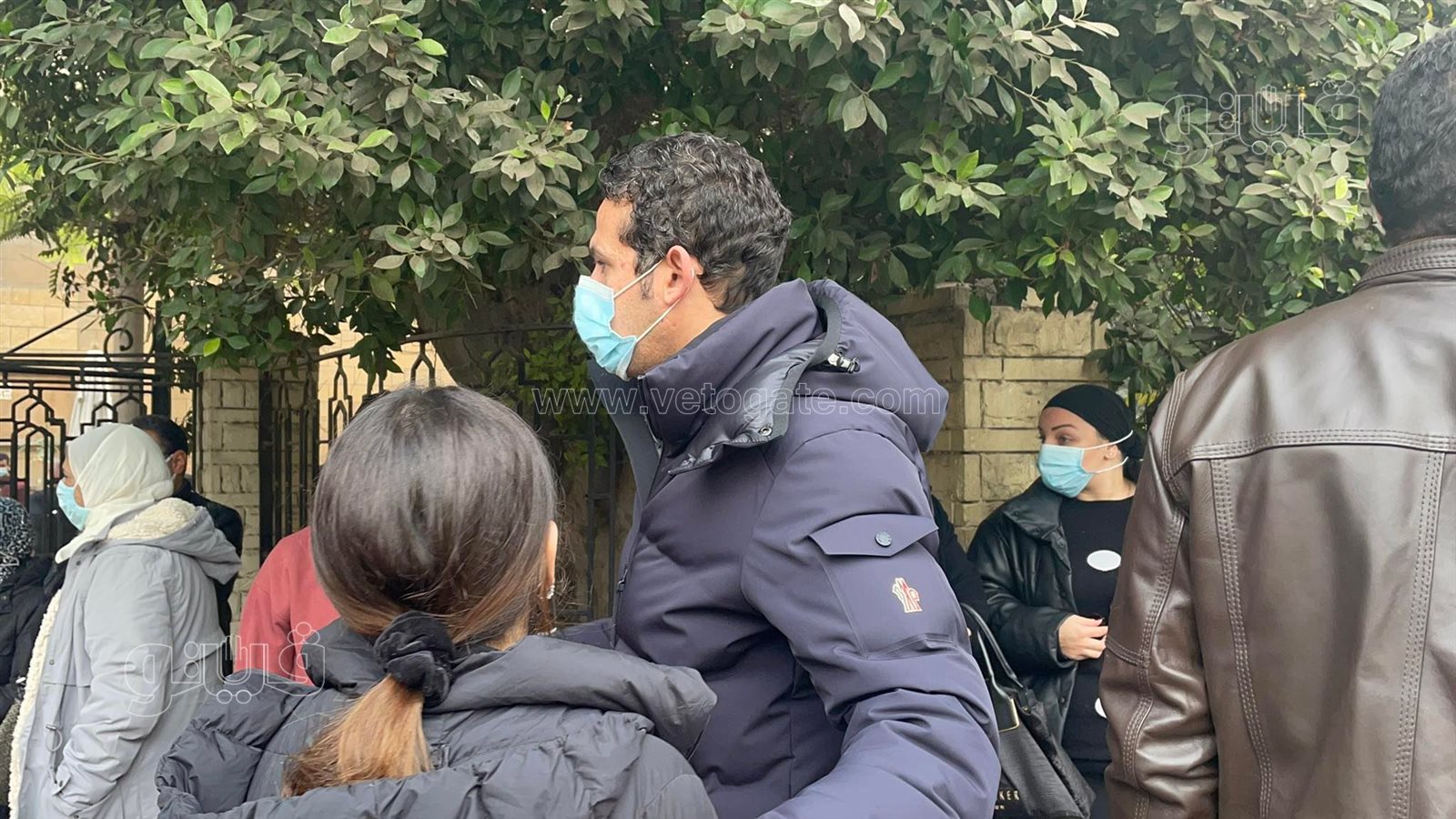 وصول حسام غالي ومحمد فضل للمشاركة بجنازة إبراهيم حجازي (1)