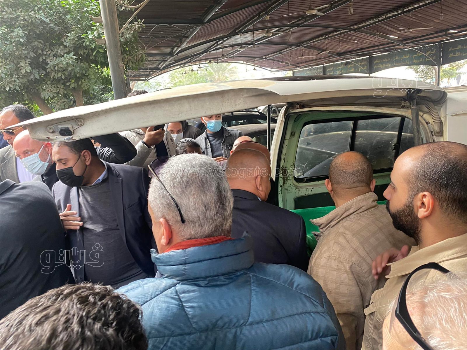 الحزن يسيطر على رجائي عطية في جنازة نجلته (7)