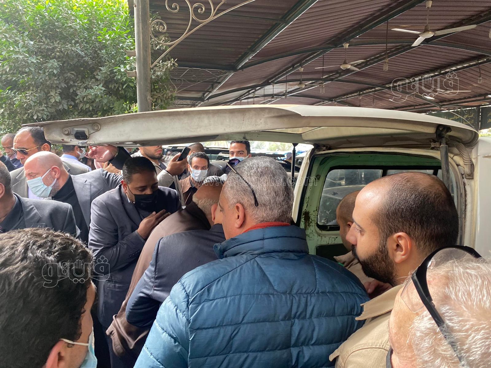 الحزن يسيطر على رجائي عطية في جنازة نجلته (10)