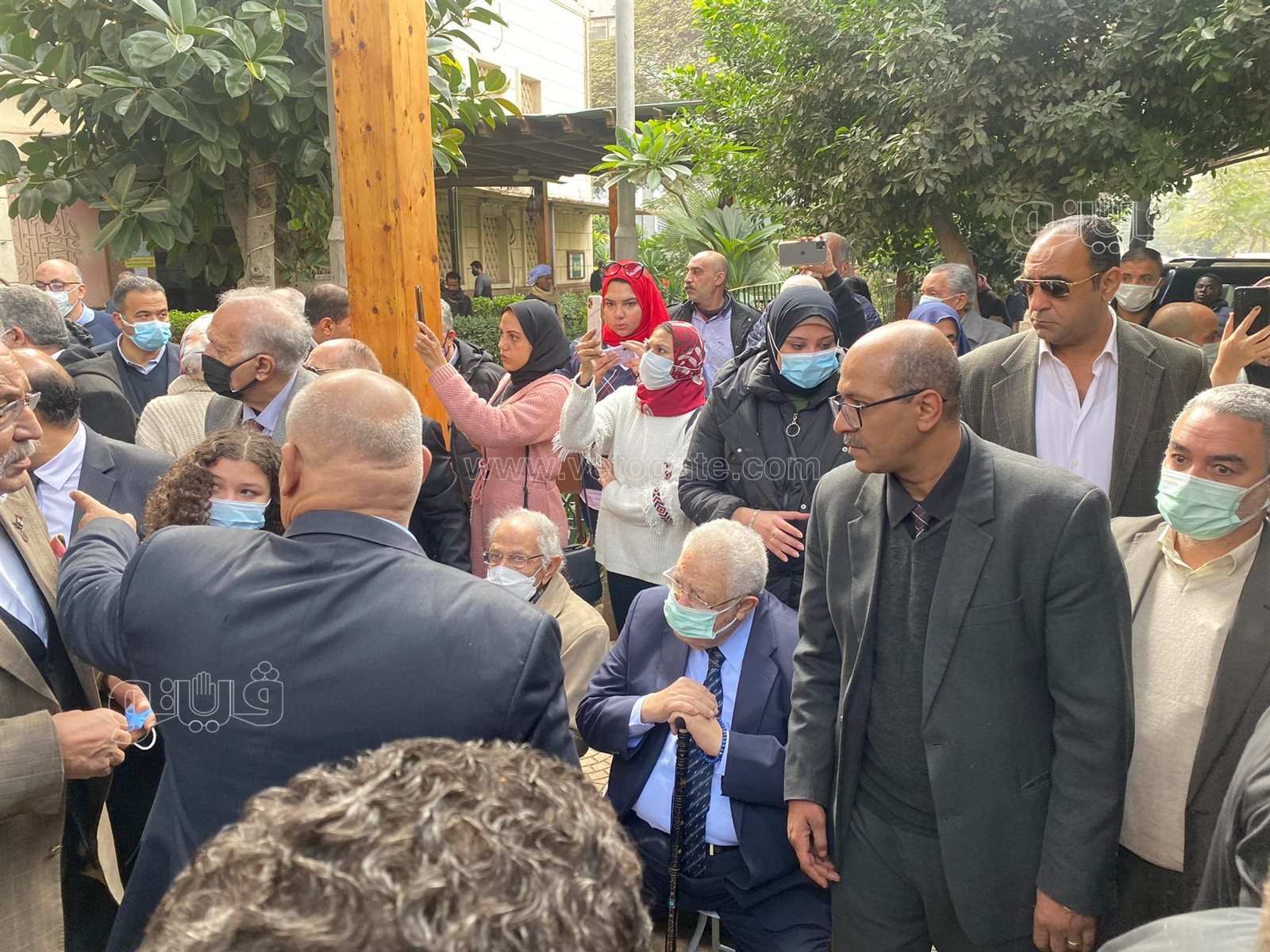 الحزن يسيطر على رجائي عطية في جنازة نجلته (11)