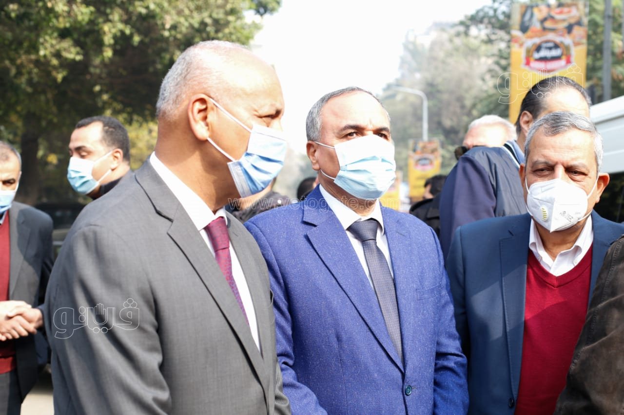 تشييع جثمان إبراهيم حجازي بحضور الخطيب ونجوم الرياضة (17)