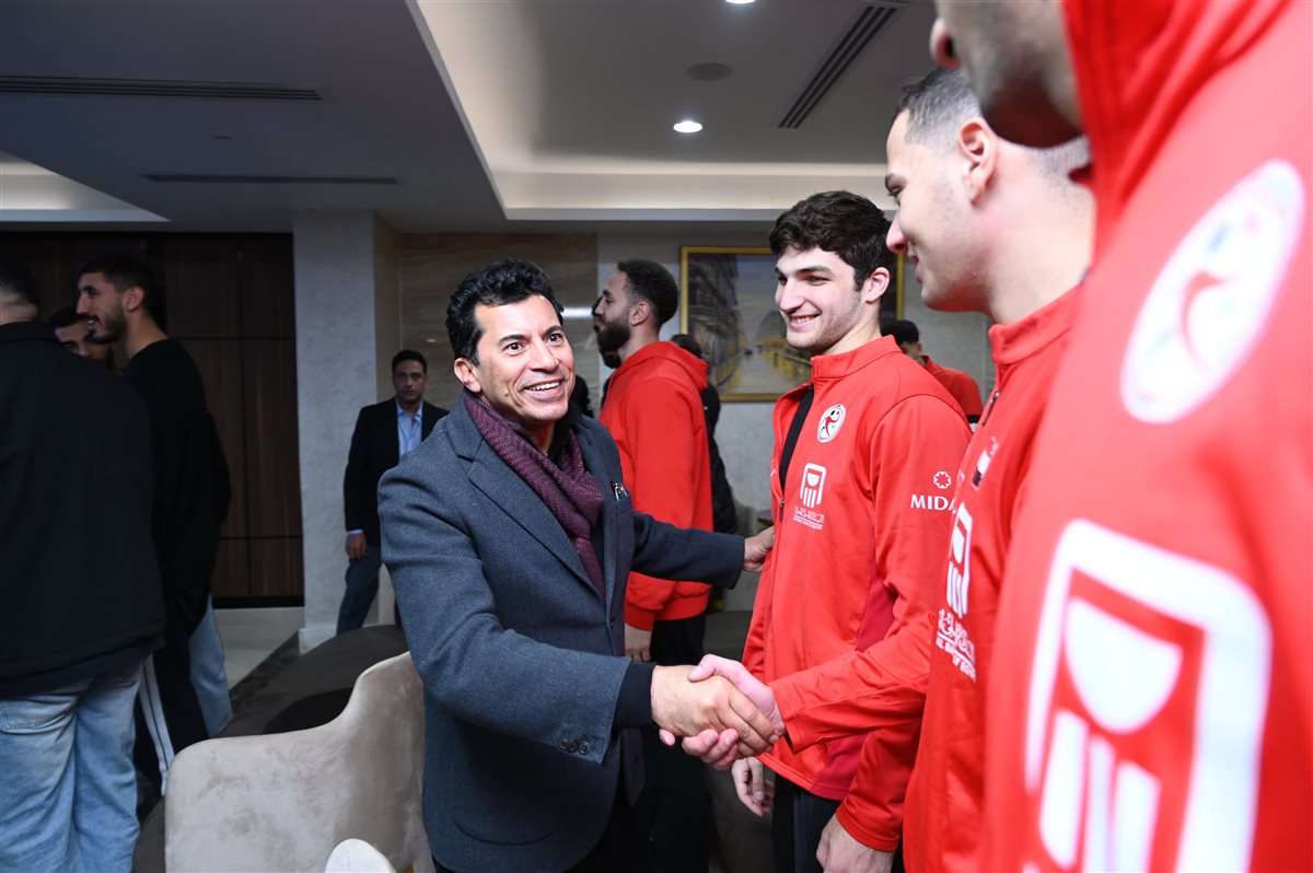 أشرف صبحي يلتقي منتخب اليد قبل المشاركة في بطولة إسبانيا استعدادا لأمم أفريقيا