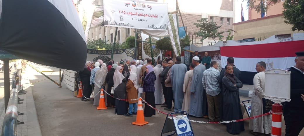 إقبال متوسط من الناخبين علي لجنة مدرسة عزت النمر